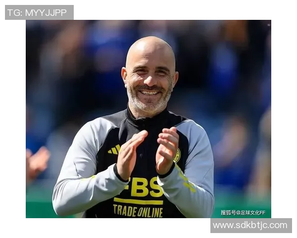 各大足球球星的绝技与个人特色解析及其背后训练秘诀